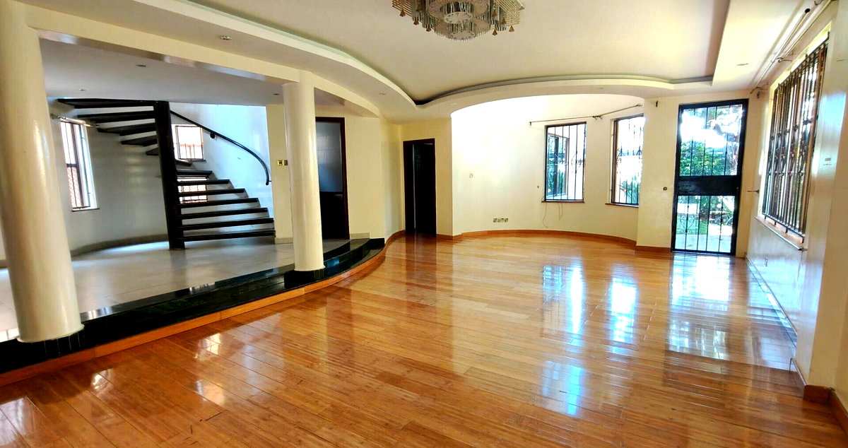 5-Ensuite Townhouse with Private Garden & DSQ - Westlands