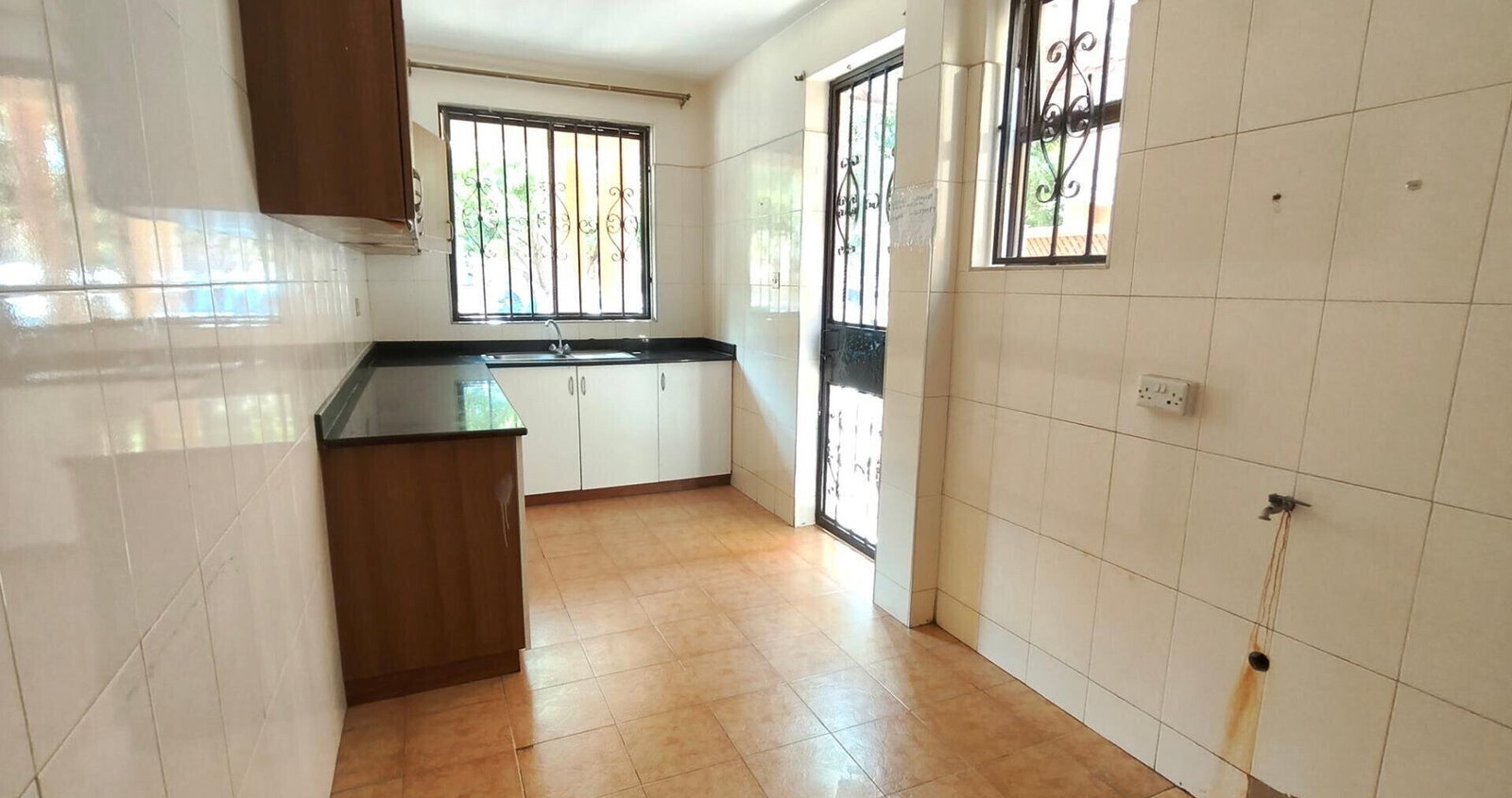 5-Ensuite Townhouse with Private Garden & DSQ - Westlands