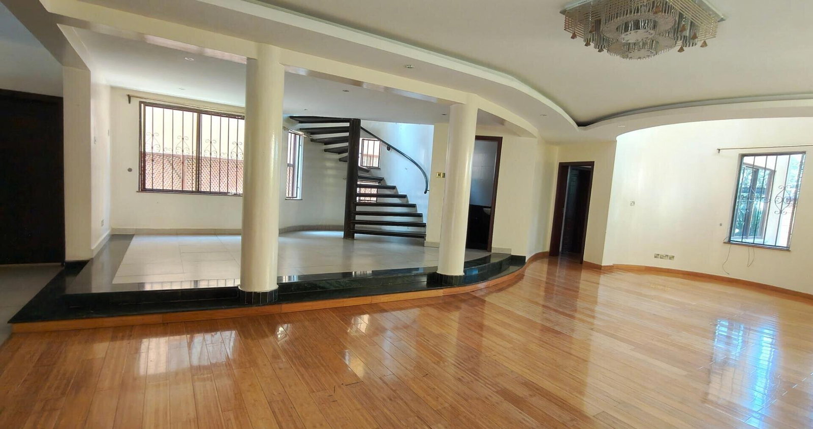 5-Ensuite Townhouse with Private Garden & DSQ - Westlands