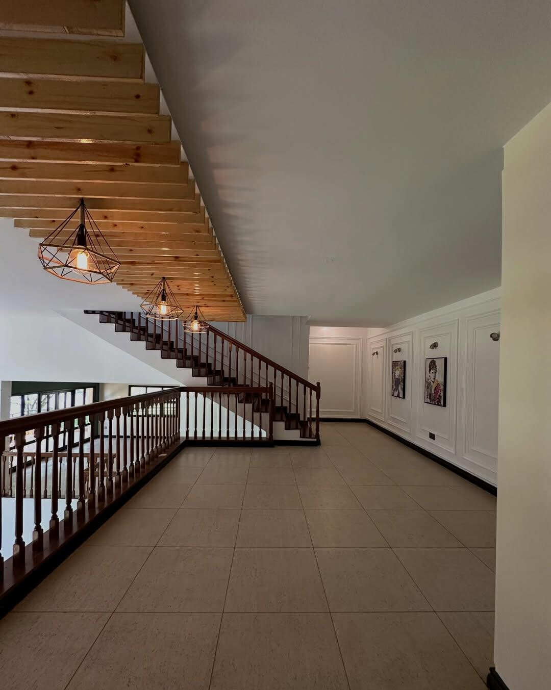 5-Ensuite Townhouse with Lake Views on Half-Acre – Karen