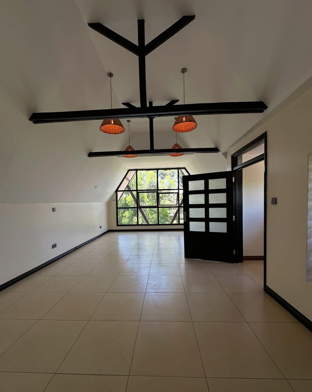 5-Ensuite Townhouse with Lake Views on Half-Acre – Karen