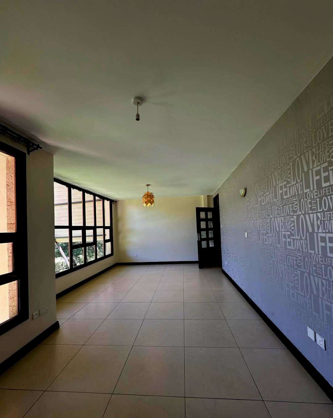 5-Ensuite Townhouse with Lake Views on Half-Acre – Karen