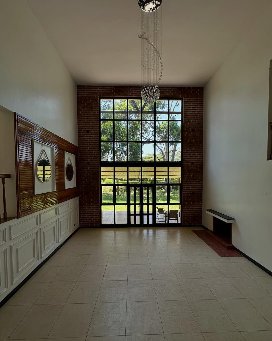 5-Ensuite Townhouse with Lake Views on Half-Acre – Karen
