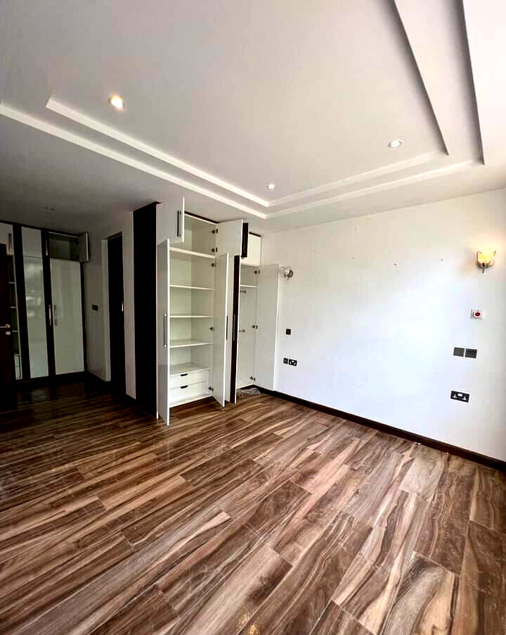 5-Ensuite Townhouse with Fireplace & Pool - Lavington Maziwa