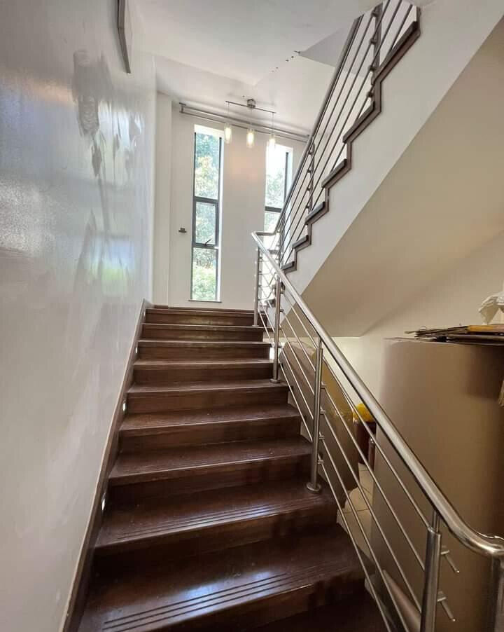 5-Ensuite Townhouse with Fireplace & Pool - Lavington Maziwa