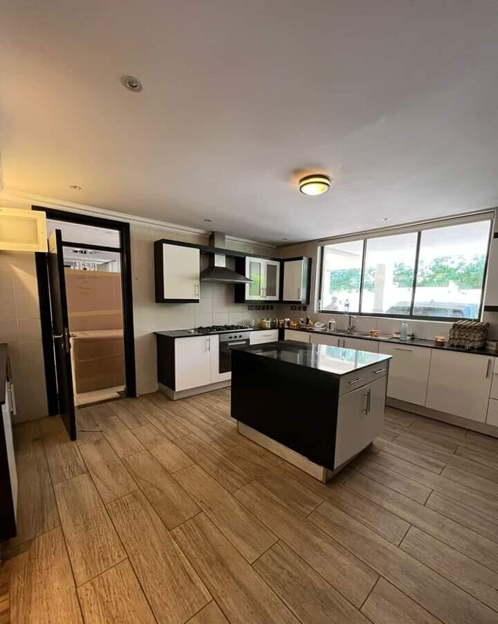 5-Ensuite Townhouse with Fireplace & Pool - Lavington Maziwa
