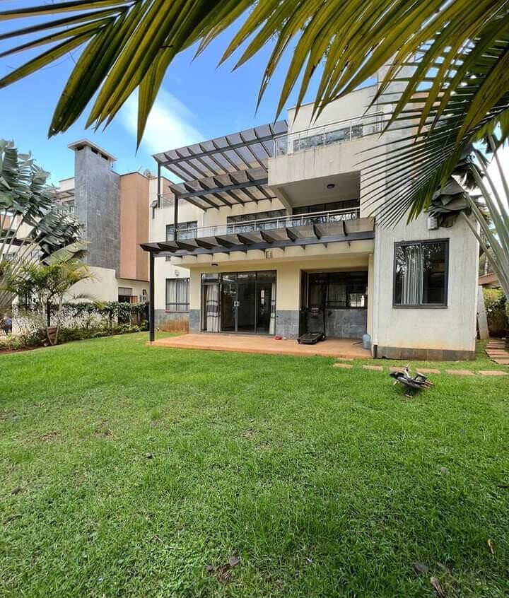 5-Ensuite Townhouse with Fireplace & Pool - Lavington Maziwa