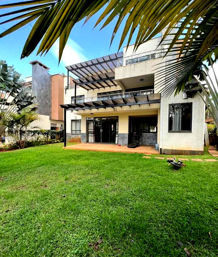 5-Ensuite Townhouse with Fireplace & Pool - Lavington Maziwa