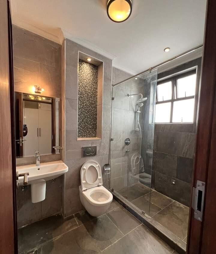 5-Ensuite Townhouse with Fireplace & Pool - Lavington Maziwa