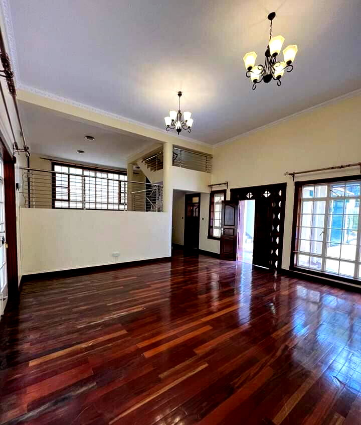 5-Ensuite Townhouse with Fireplace & Pool - Lavington Maziwa
