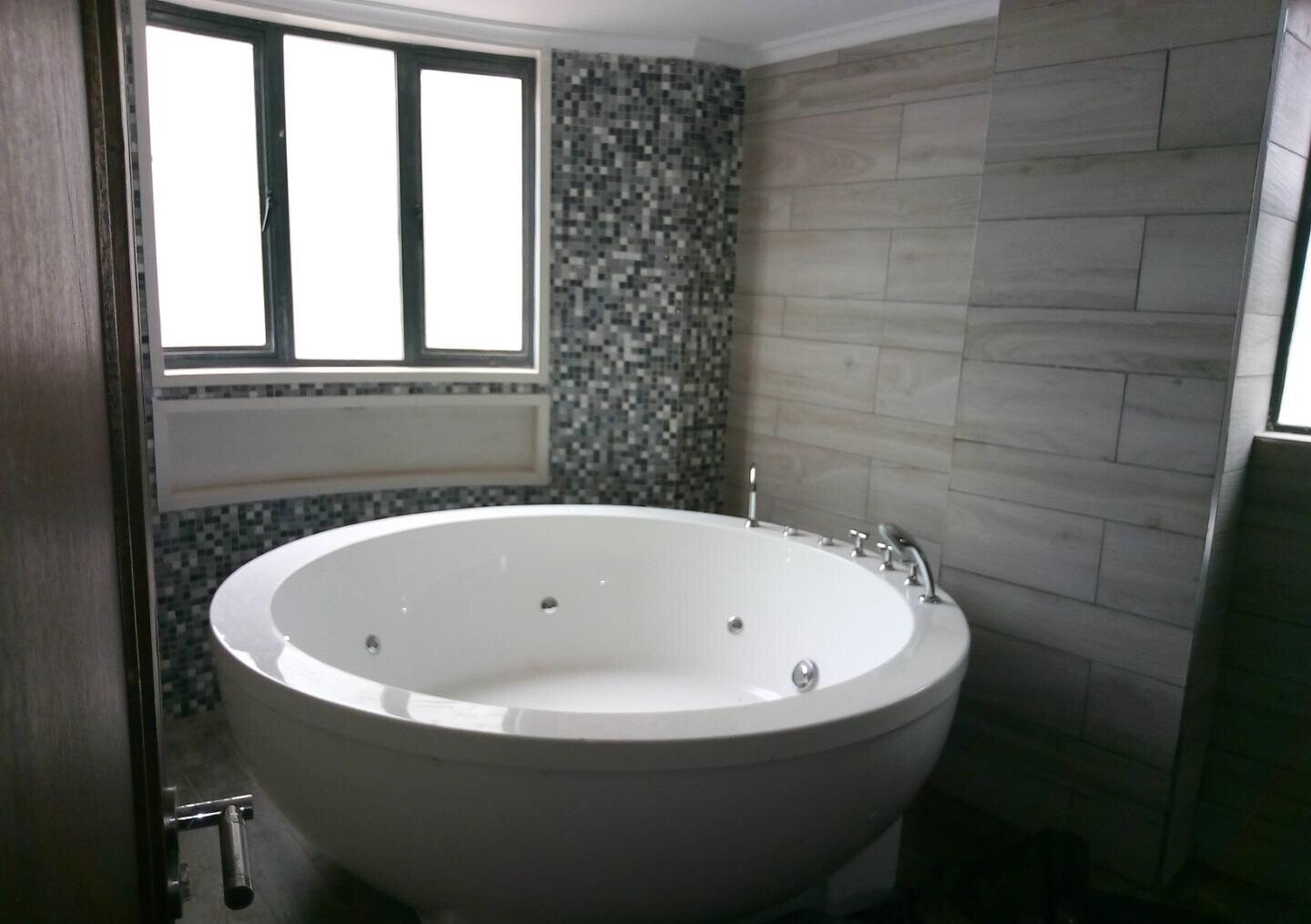 5-Ensuite Townhouse with Fireplace & Pool - Lavington Maziwa