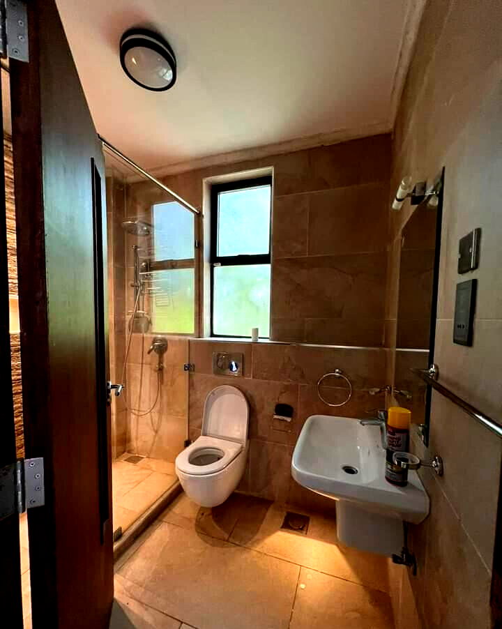 5-Ensuite Townhouse with Fireplace & Pool - Lavington Maziwa
