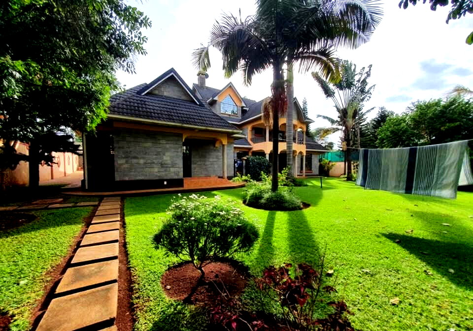 5BR All-Ensuite Townhouse on Half-Acre with DSQ - Old Runda