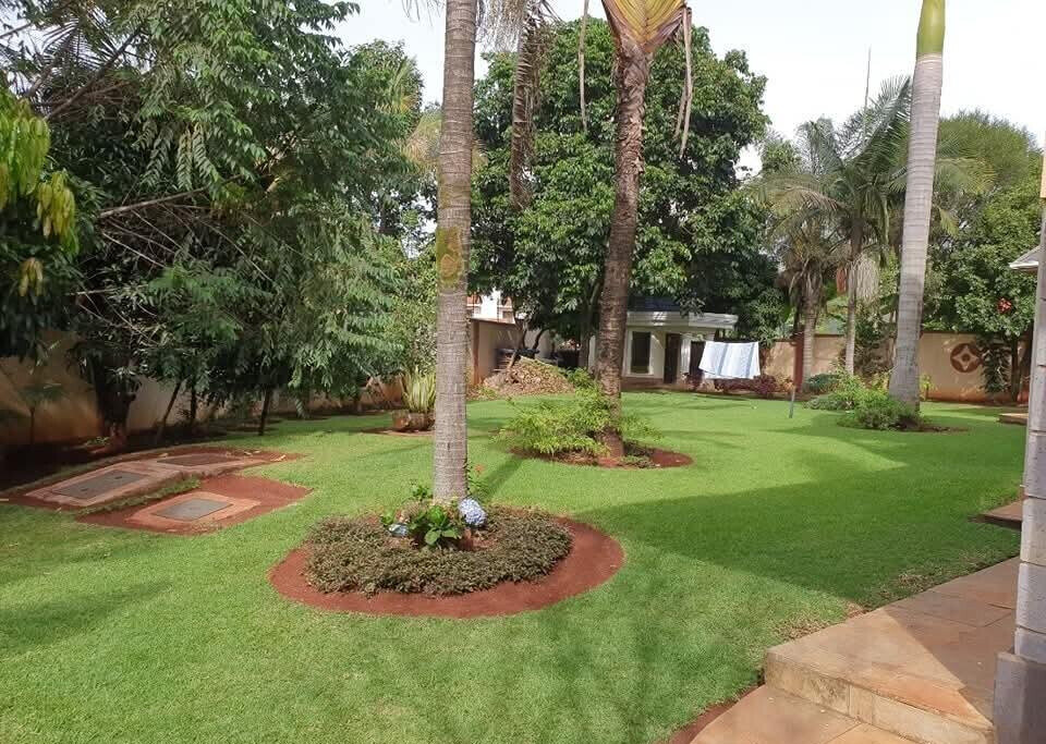 5BR All-Ensuite Townhouse on Half-Acre with DSQ - Old Runda