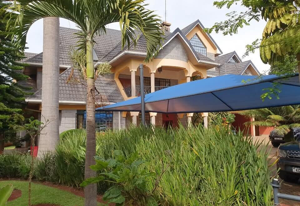 5BR All-Ensuite Townhouse on Half-Acre with DSQ - Old Runda