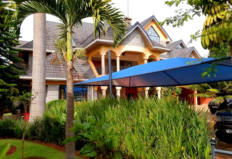 5BR All-Ensuite Townhouse on Half-Acre with DSQ - Old Runda