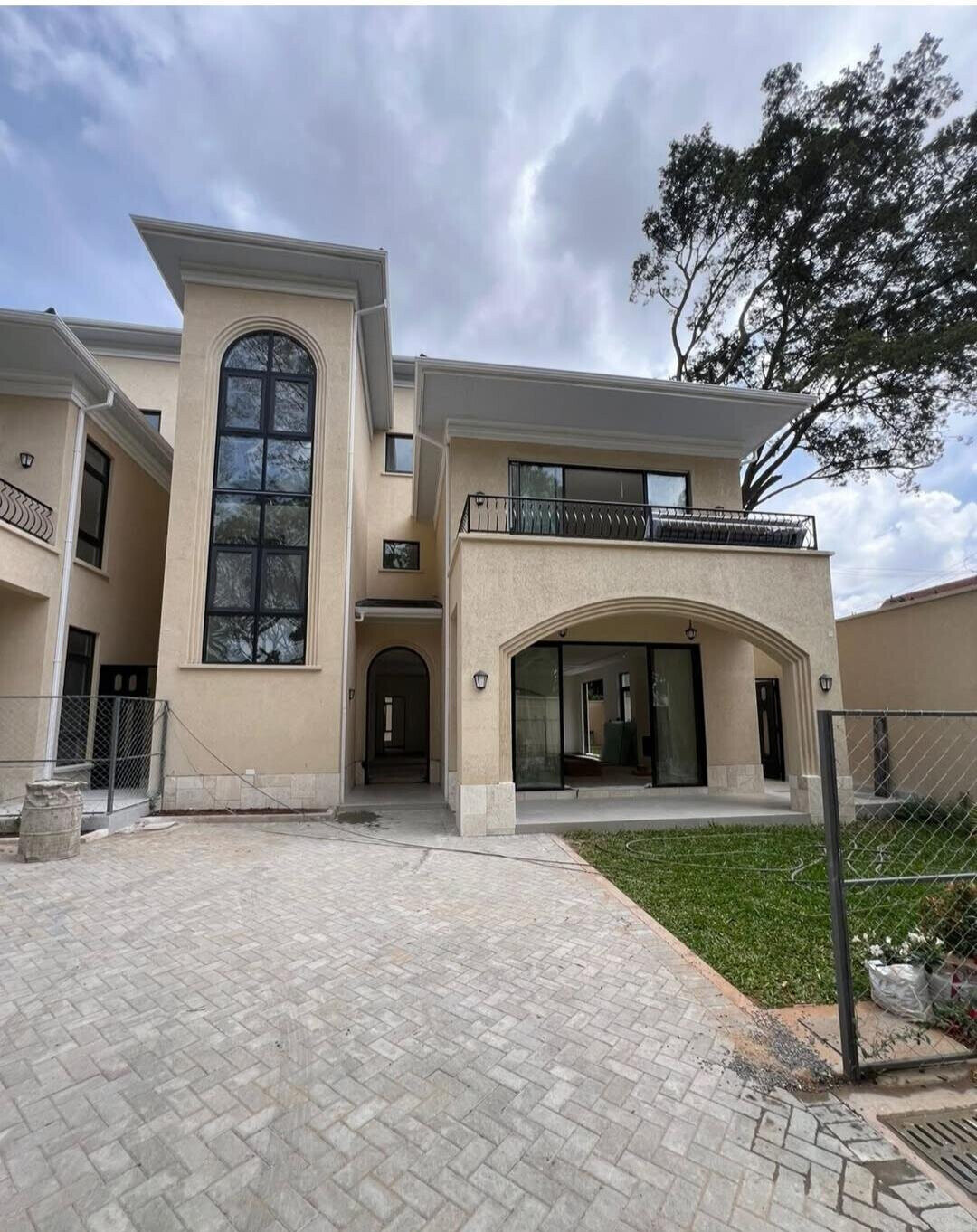 6-Ensuite Villa with Two Kitchens & Office - Lavington