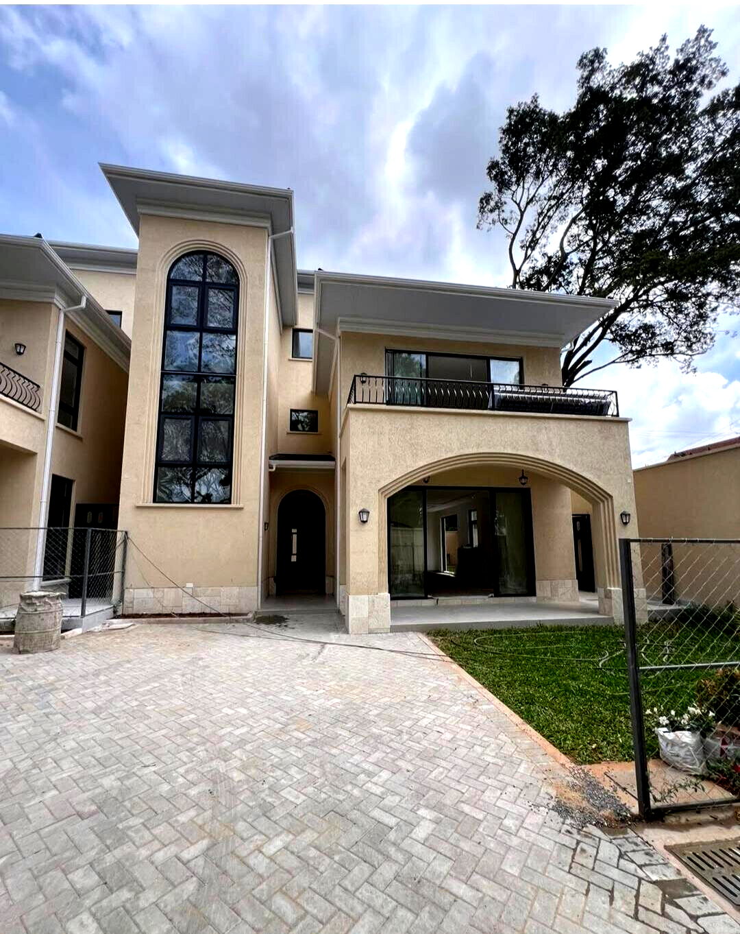 6-Ensuite Villa with Two Kitchens & Office - Lavington