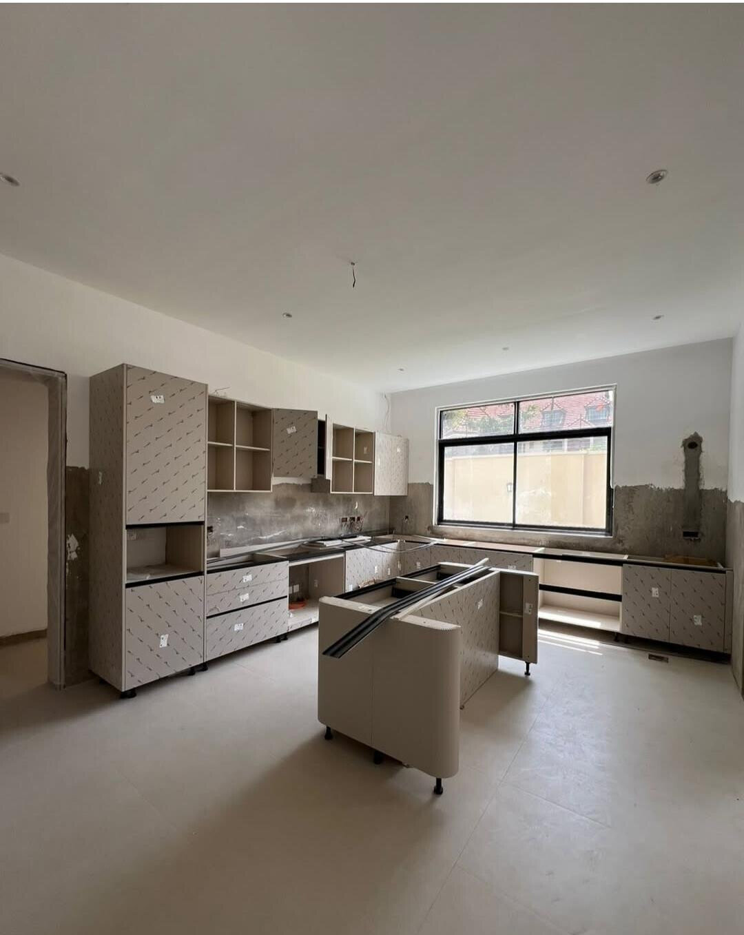 6-Ensuite Villa with Two Kitchens & Office - Lavington