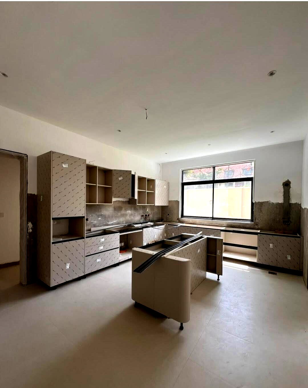 6-Ensuite Villa with Two Kitchens & Office - Lavington