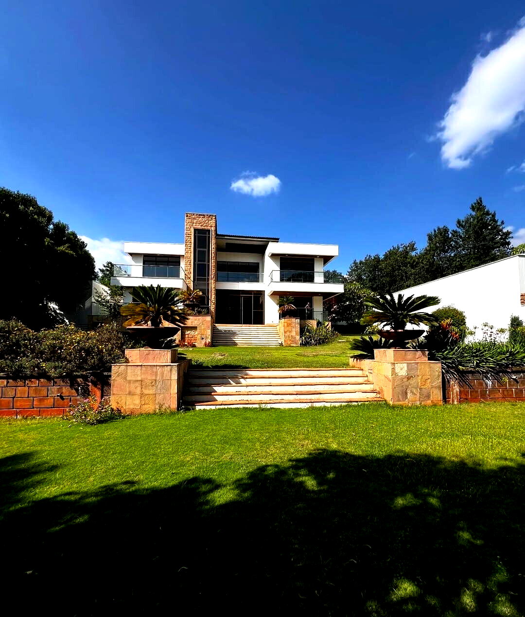Half-Acre Villa with 5 Ensuites & Pool Access – Karen