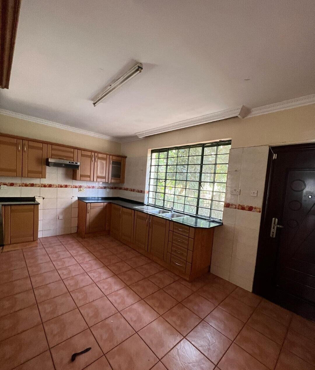 5-Ensuite Townhouse with Pool & Family Room - Lavington