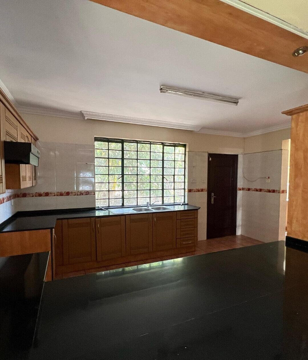 5-Ensuite Townhouse with Pool & Family Room - Lavington