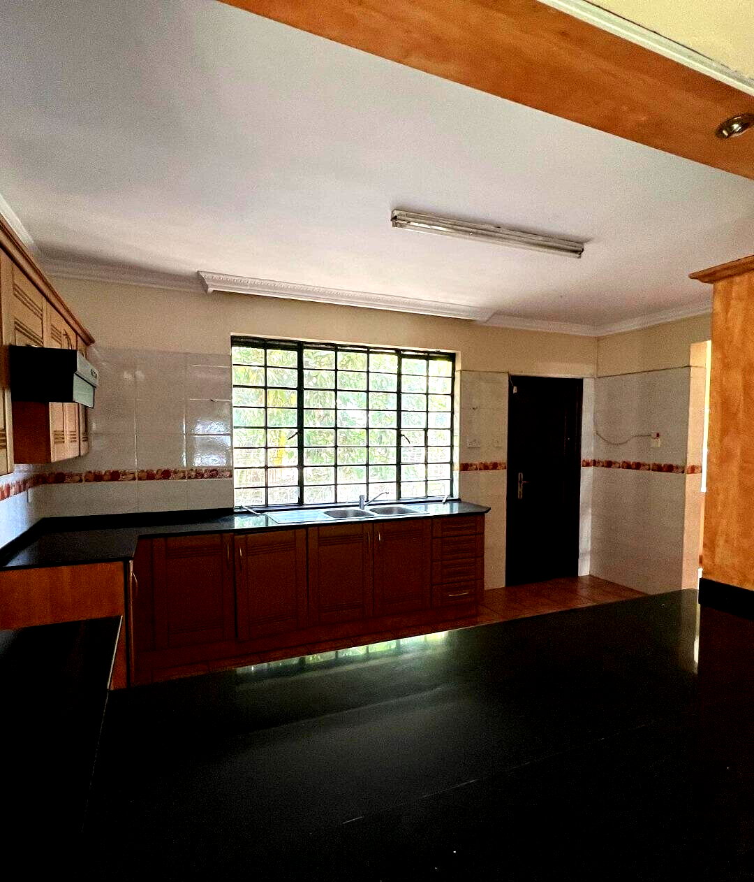 5-Ensuite Townhouse with Pool & Family Room - Lavington