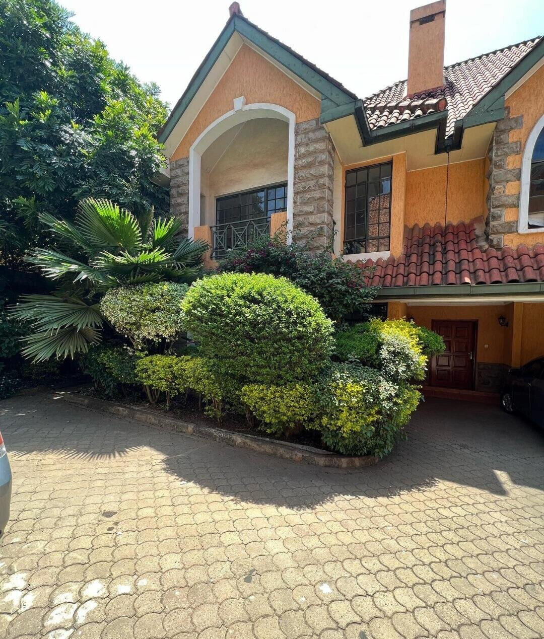 5-Ensuite Townhouse with Pool & Family Room - Lavington