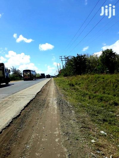 For Sale 1 Acre Touching Mariakani Nairobi Highway - Image 1