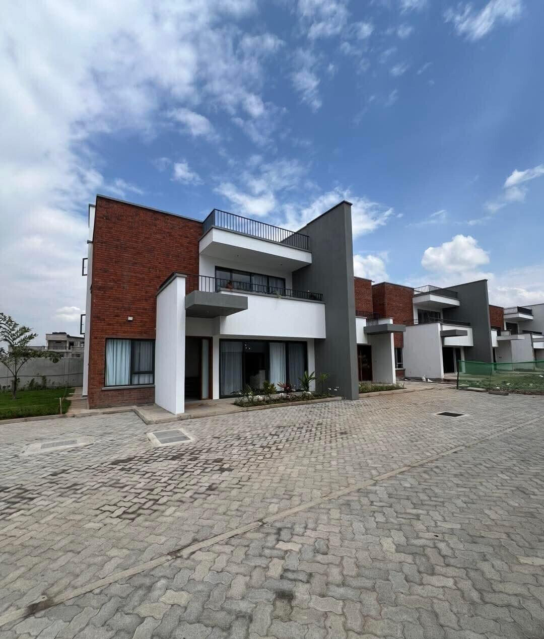 4BR Duplex with Rooftop Terrace & Pool Access – Langata