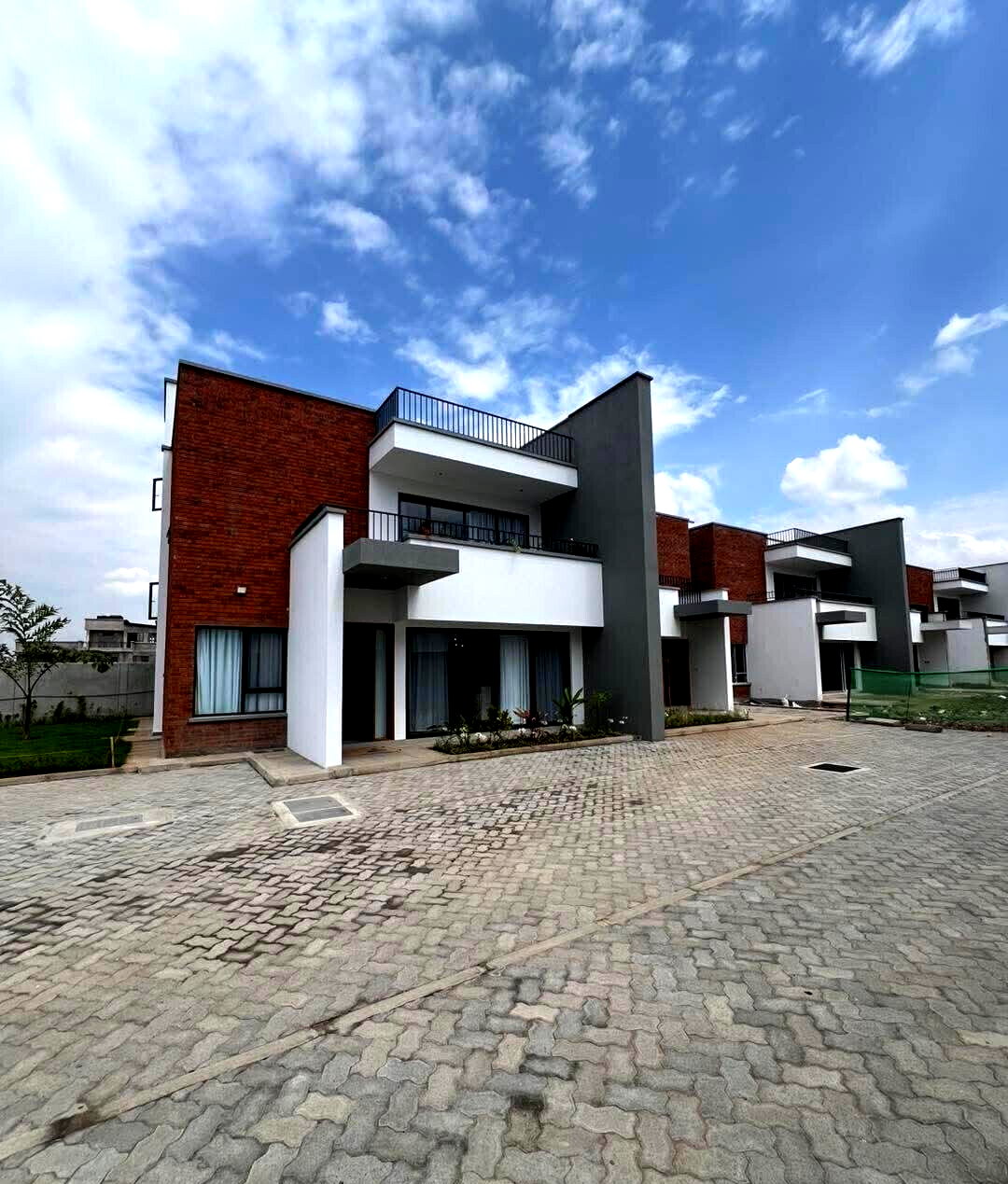 4BR Duplex with Rooftop Terrace & Pool Access – Langata