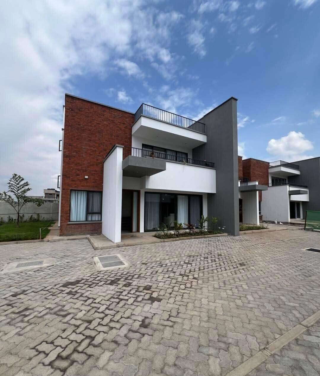 4BR Duplex with Rooftop Terrace & Pool Access – Langata