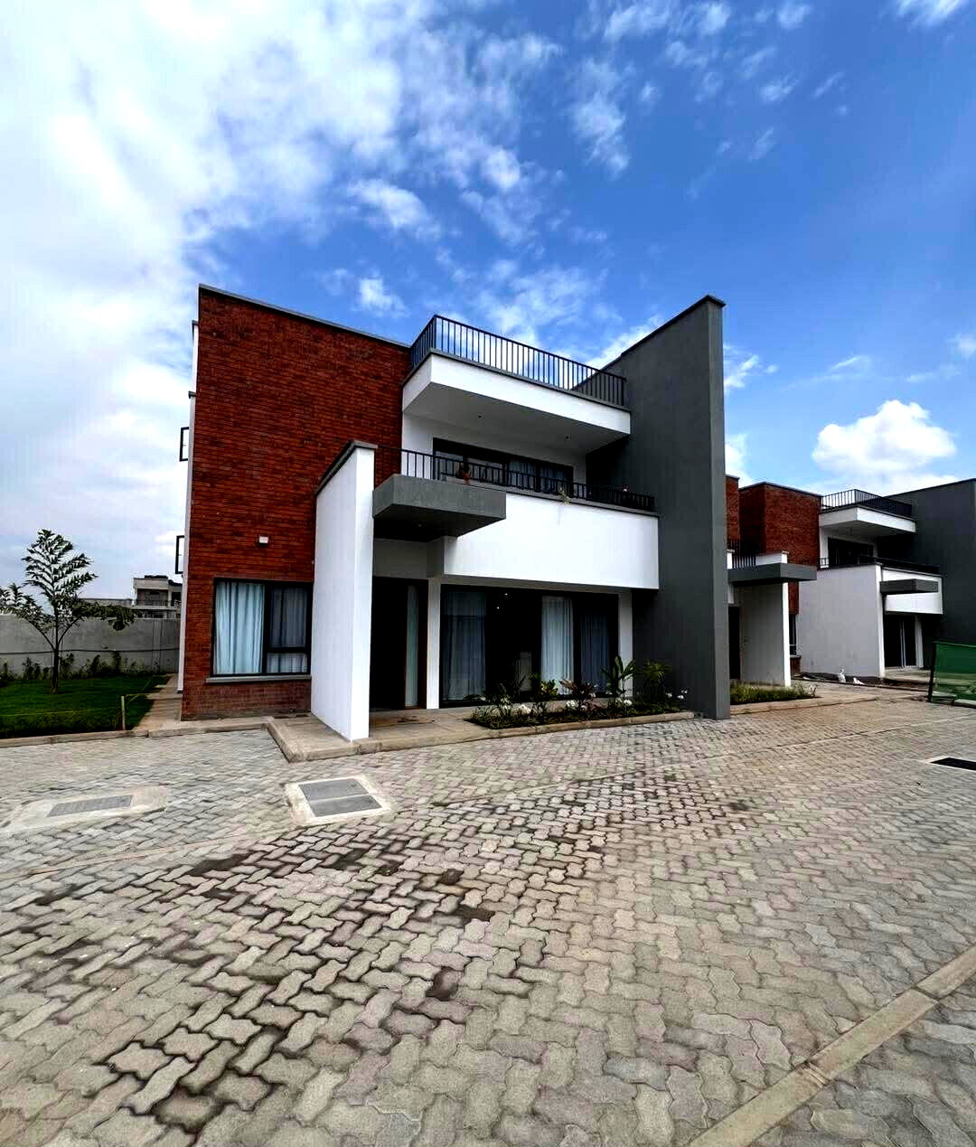 4BR Duplex with Rooftop Terrace & Pool Access – Langata