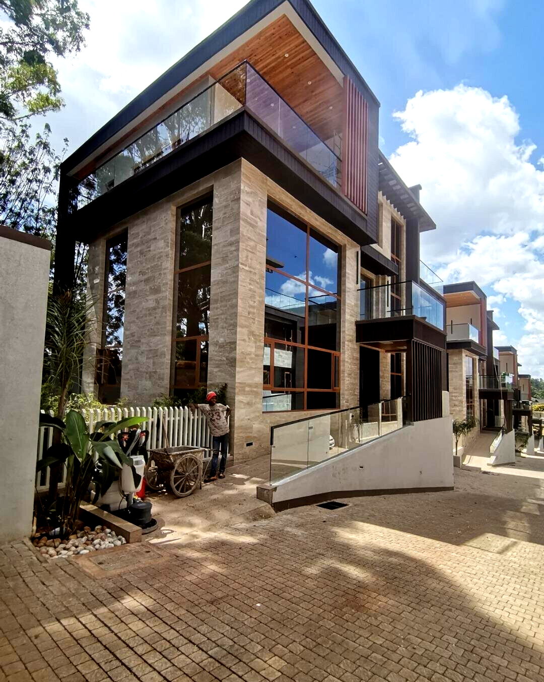 6-Ensuite Villa with Elevator & White Bar - Lavington