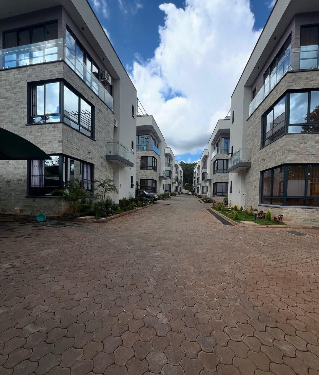 4BR All-Ensuite Townhouse with Rooftop Terrace - Lavington