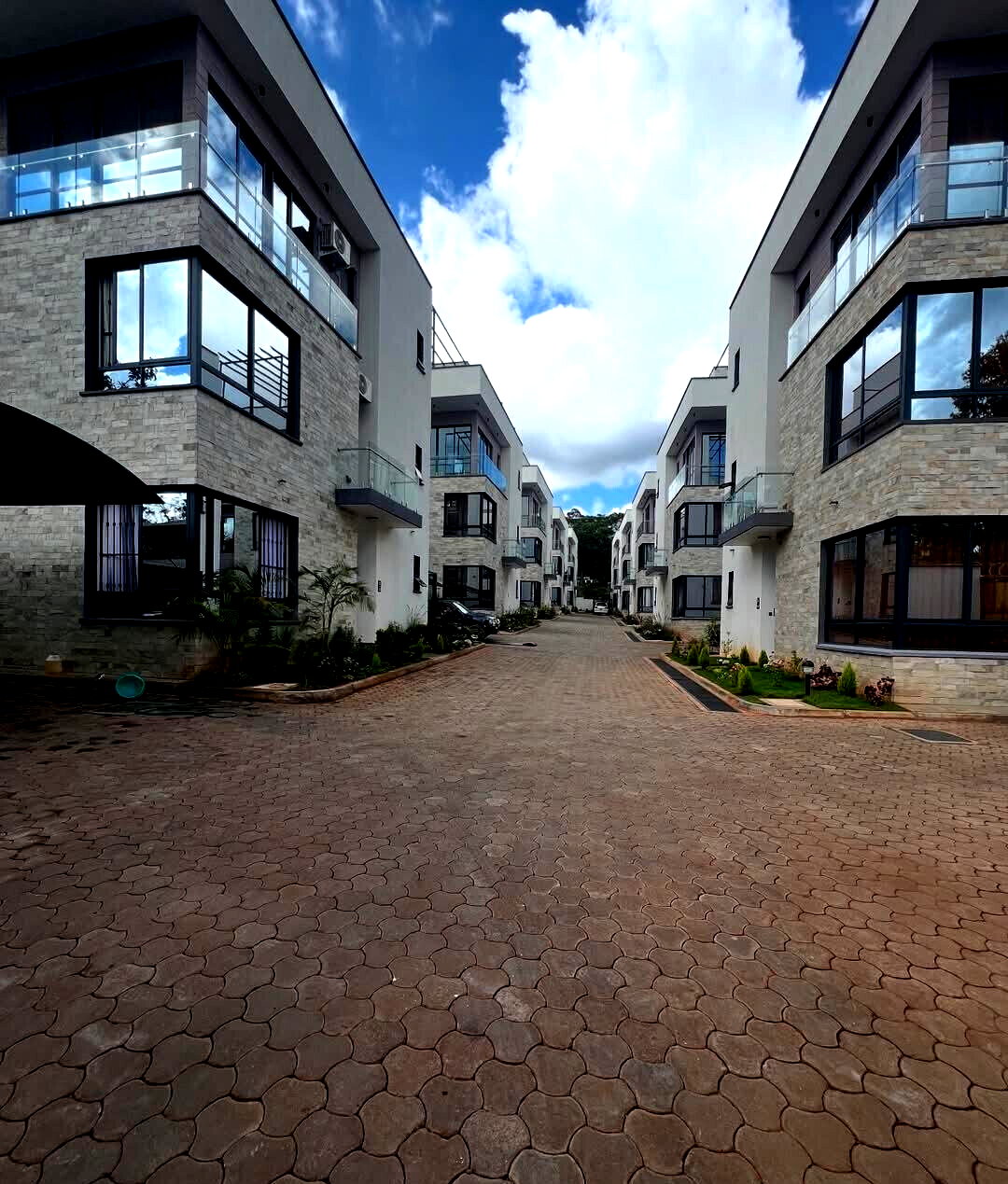 4BR All-Ensuite Townhouse with Rooftop Terrace - Lavington