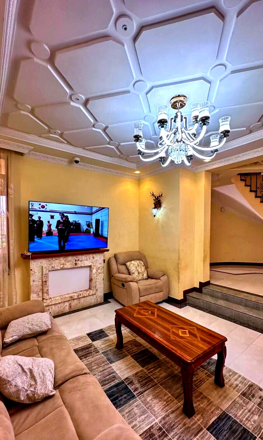 6BR Ultra-Contemporary Mansion with Gym & Home Office - Membley