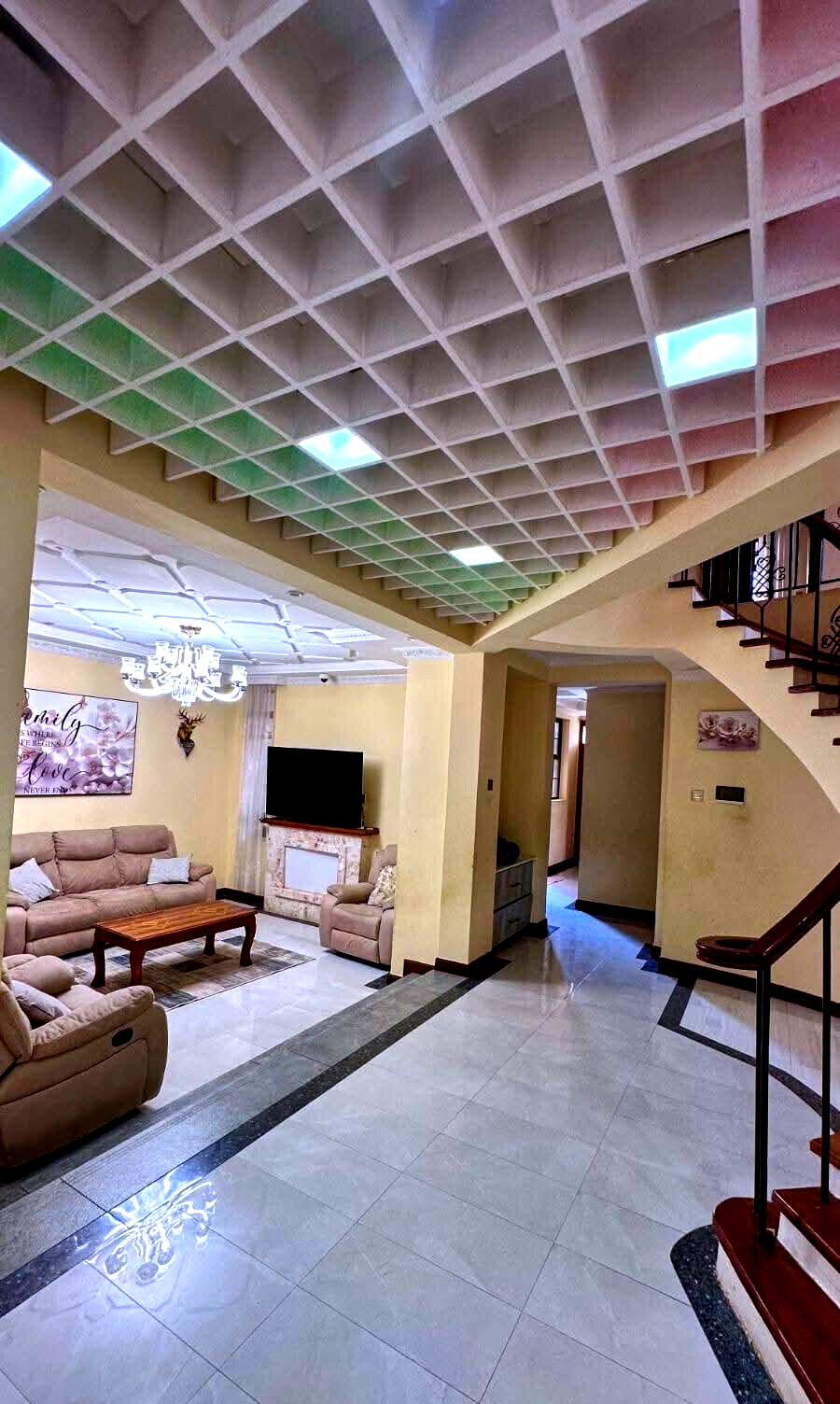 6BR Ultra-Contemporary Mansion with Gym & Home Office - Membley