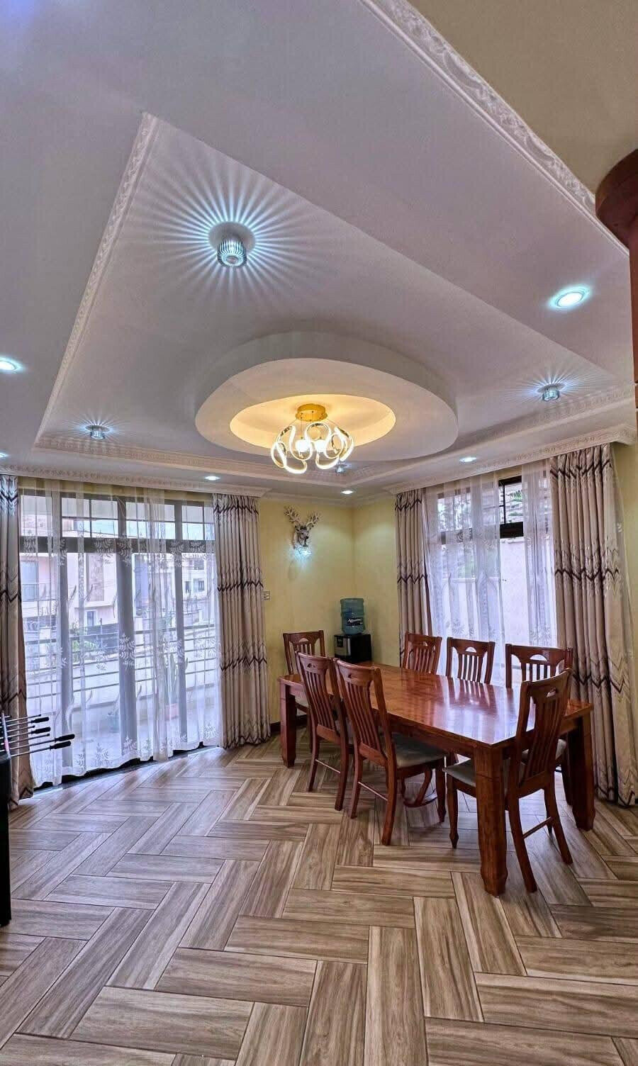 6BR Ultra-Contemporary Mansion with Gym & Home Office - Membley