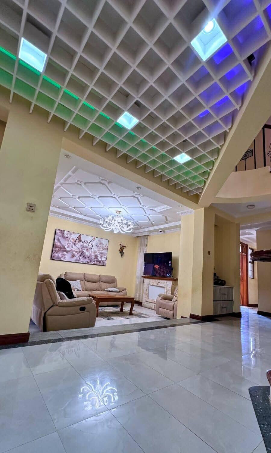 6BR Ultra-Contemporary Mansion with Gym & Home Office - Membley