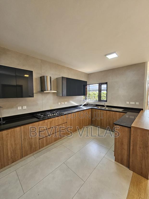 4bdrm Townhouse/Terrace in Langata, Phenom Estate for sale