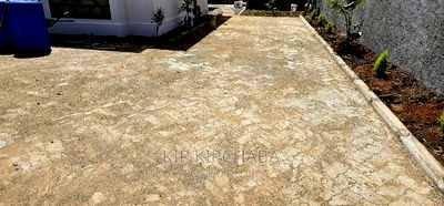 3bdrm Bungalow in Racecours, Elgon View for sale - Image 1