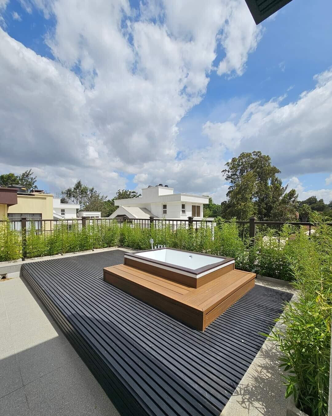 6-Bed Smart Villa with Guest Wing & Rooftop Jacuzzi - Lavington