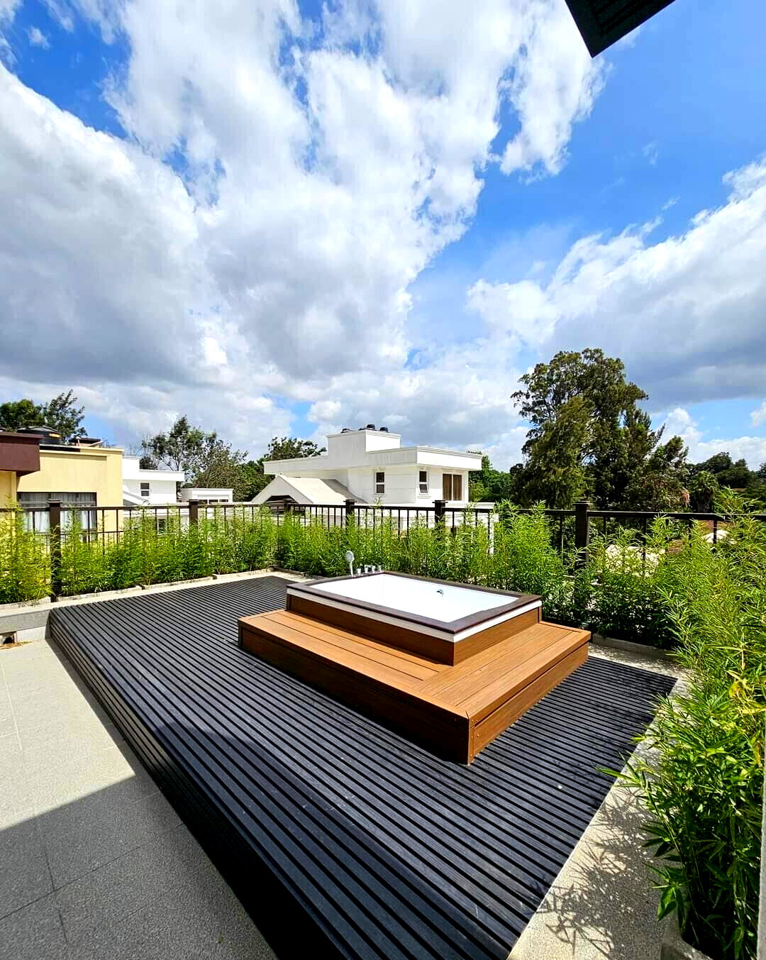 6-Bed Smart Villa with Guest Wing & Rooftop Jacuzzi - Lavington