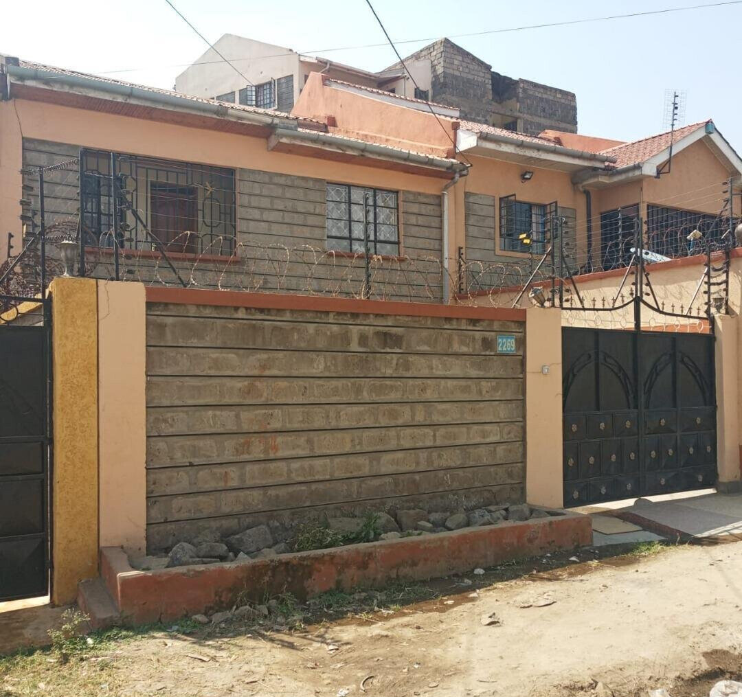 4BR All-Ensuite Townhouse with 20,000L Water - Komarock