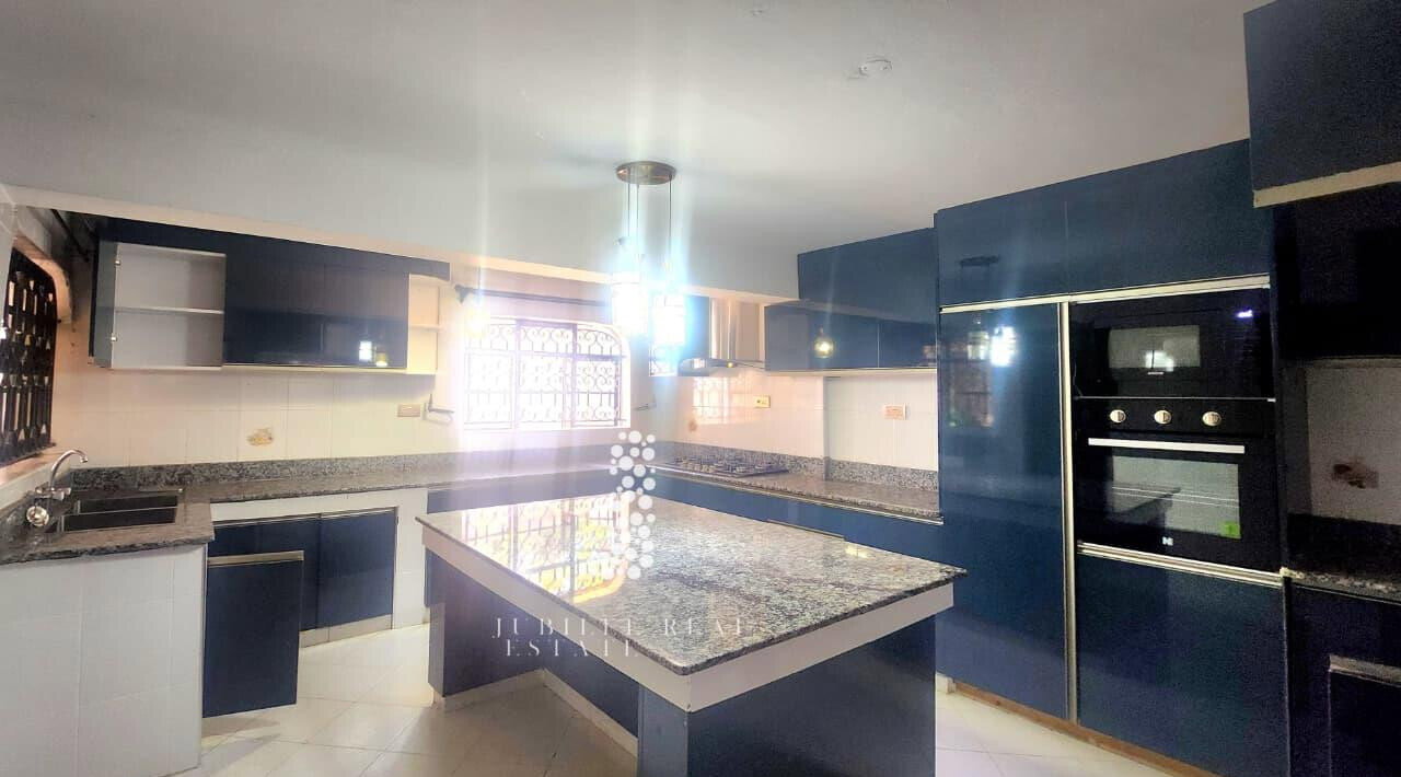 5 En-Suite Townhouse with Kitchen Garden & Gazebo - Kitisuru
