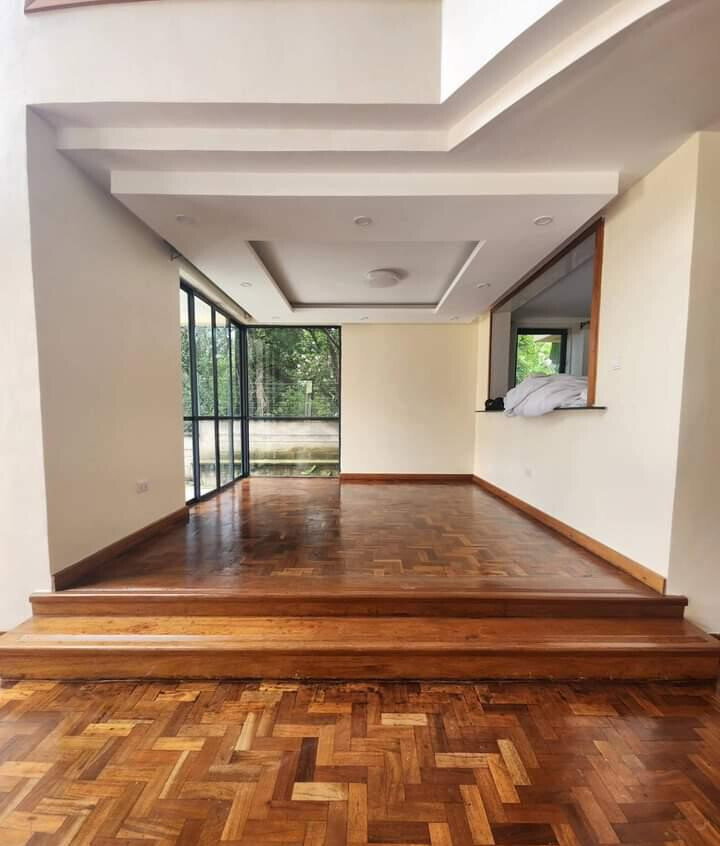 5-Ensuite Townhouse with Jacuzzi & Timber Ceilings - Lavington