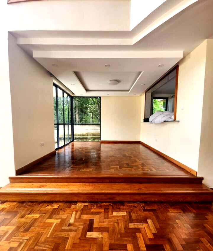 5-Ensuite Townhouse with Jacuzzi & Timber Ceilings - Lavington