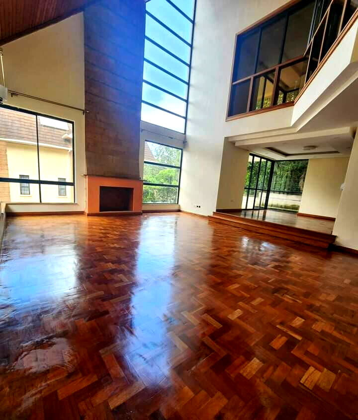 5-Ensuite Townhouse with Jacuzzi & Timber Ceilings - Lavington